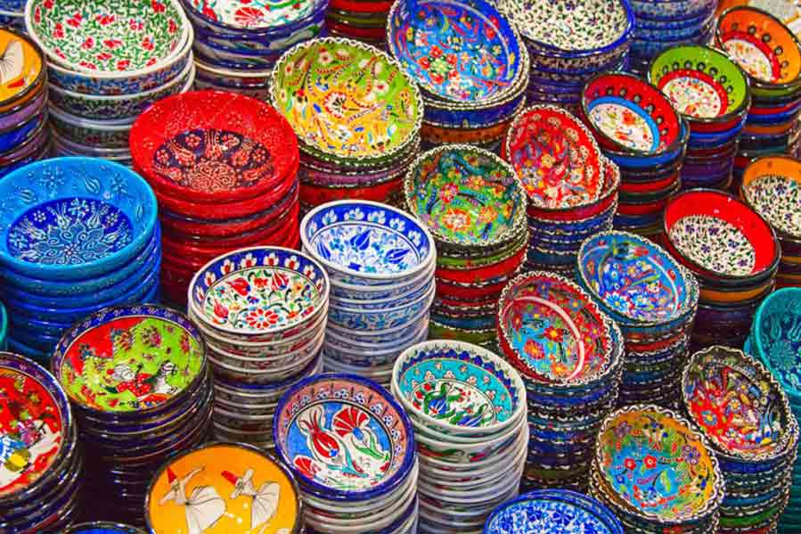 Traditional Turkish ceramics on the Grand Bazaar