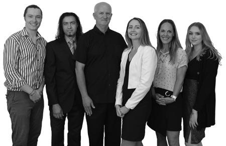 Black and White AUZi Insurance corporate team photo 2022